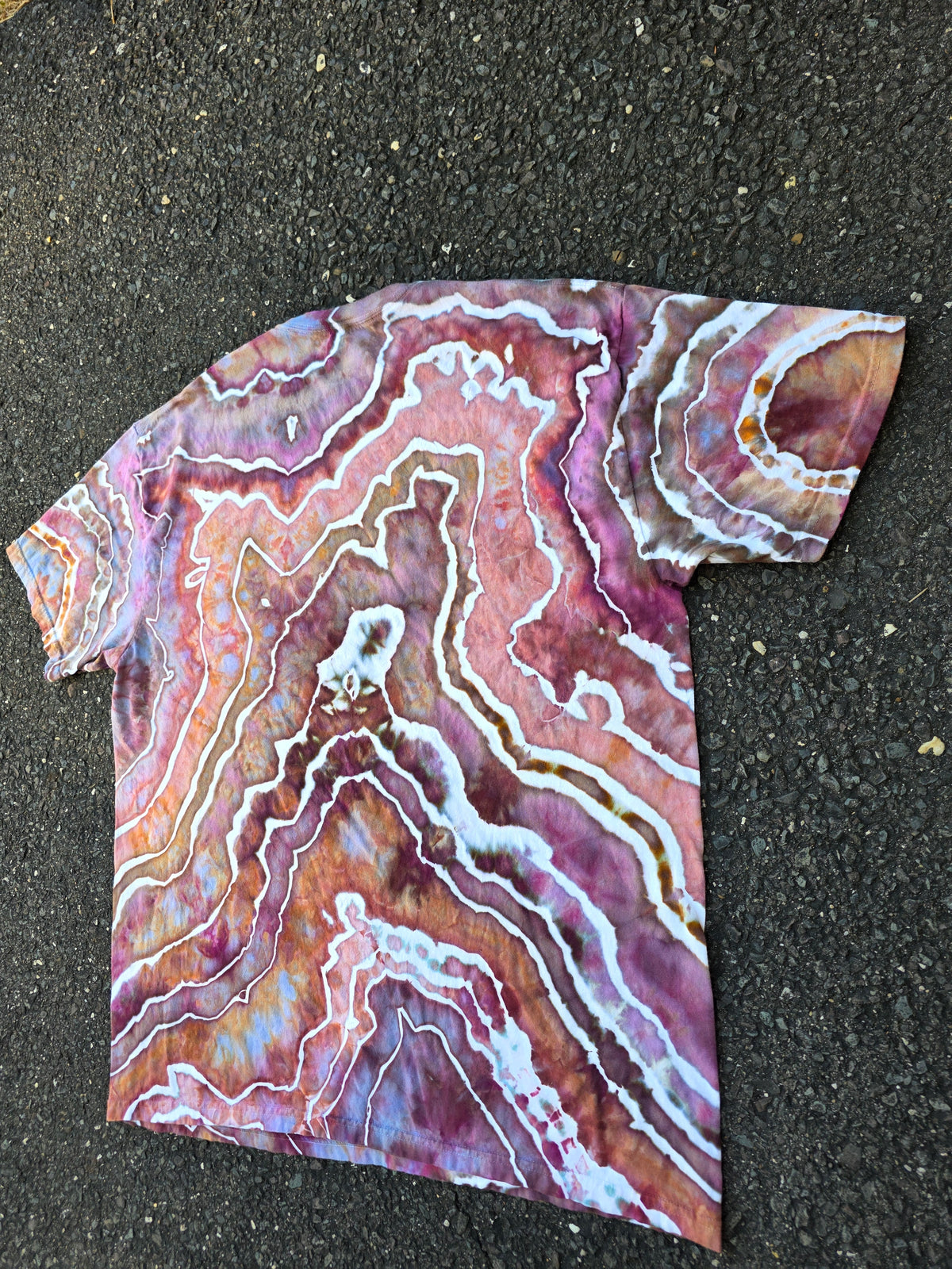 2X KGLW Font geode dyed tee