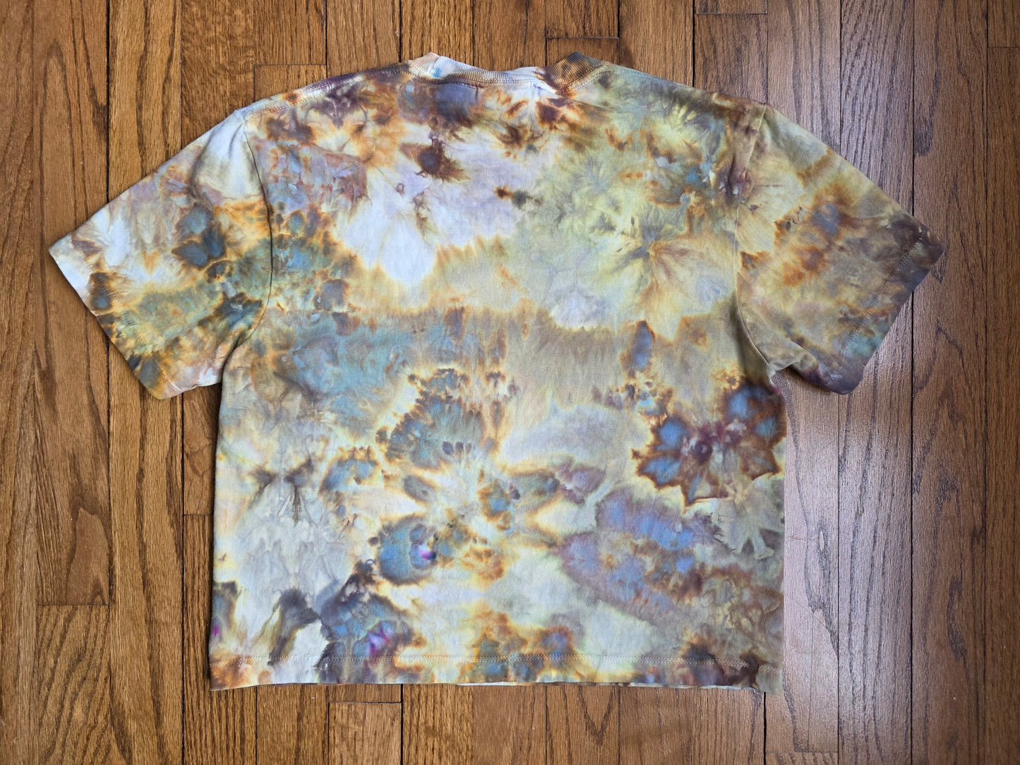 Women's Small Ice Dyed Cropped tee