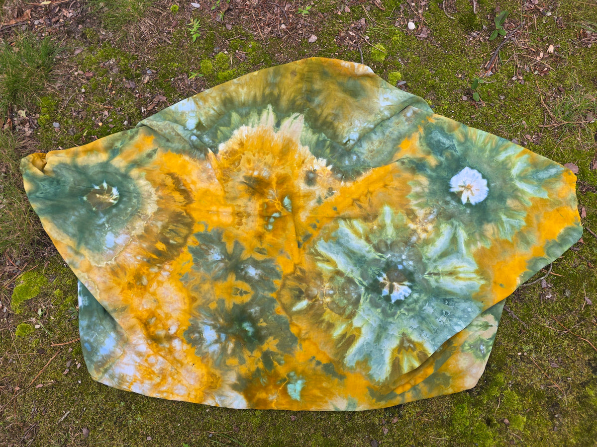 Autumn Days Geode Shawl in green/gold (one size)