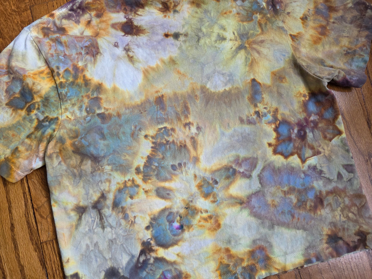 Women's Small Ice Dyed Cropped tee