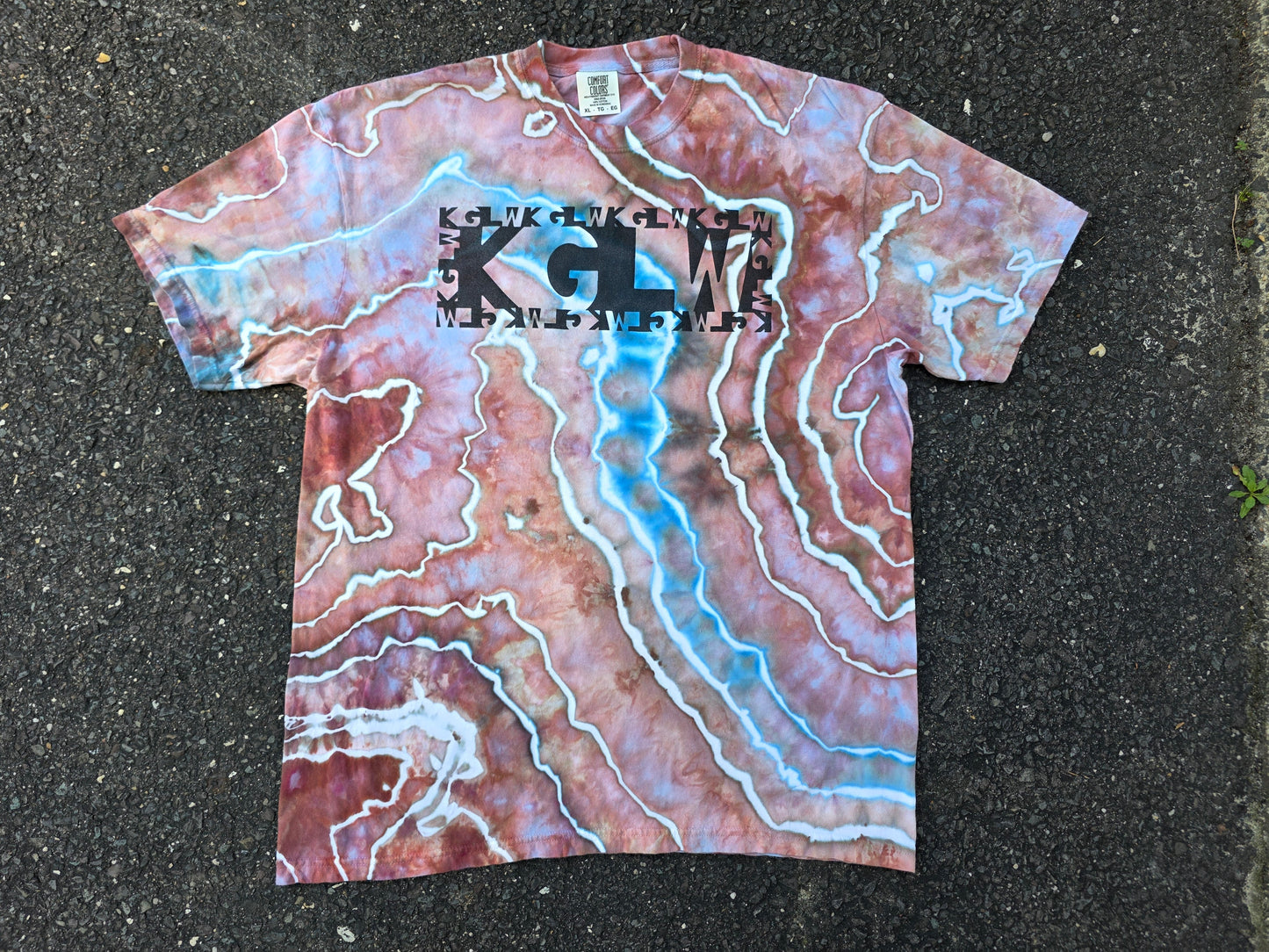 XL KGLW Font Geode Dyed tee