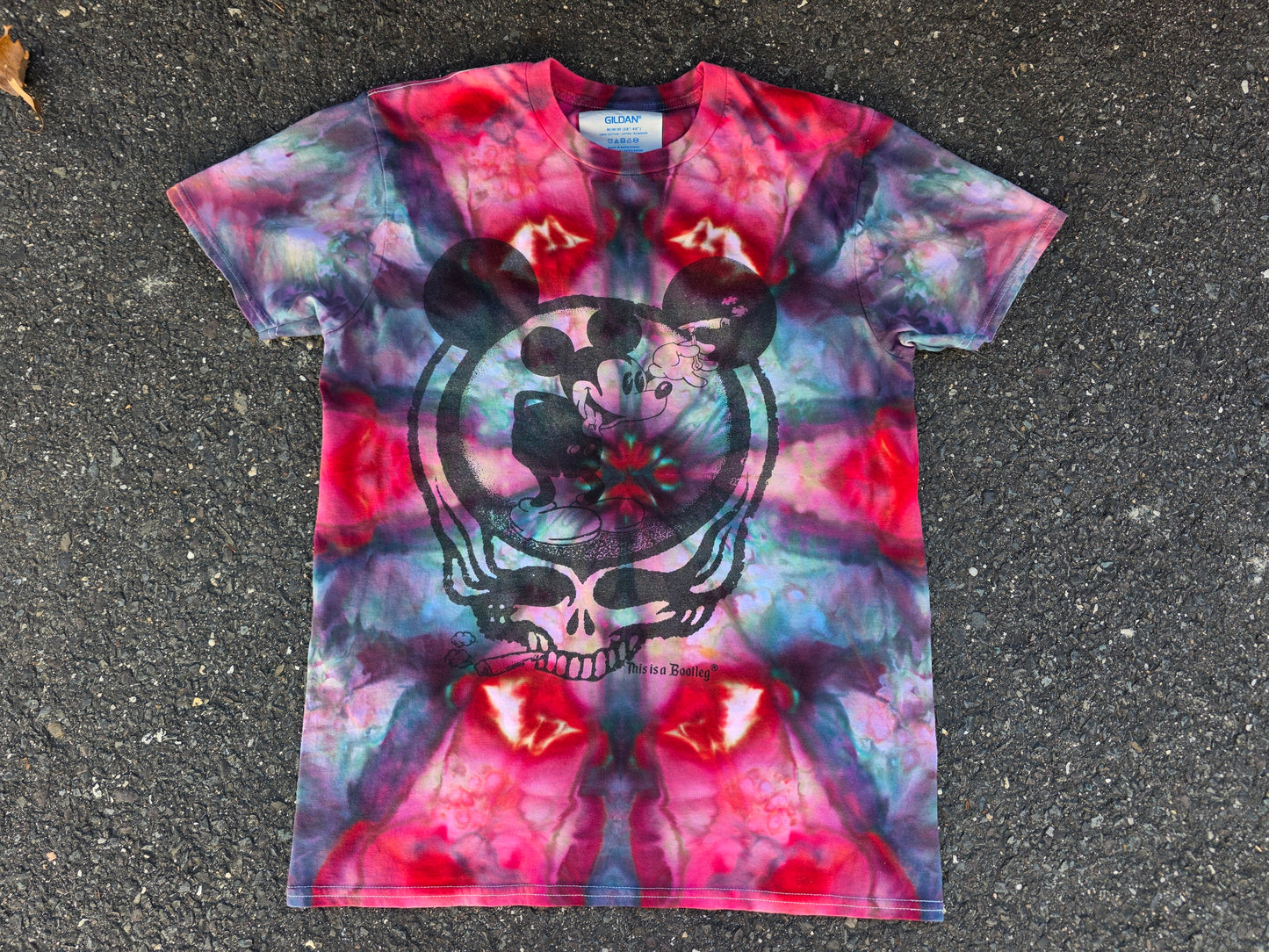 Medium SnakebootzVTG Upcycled Gildan tee