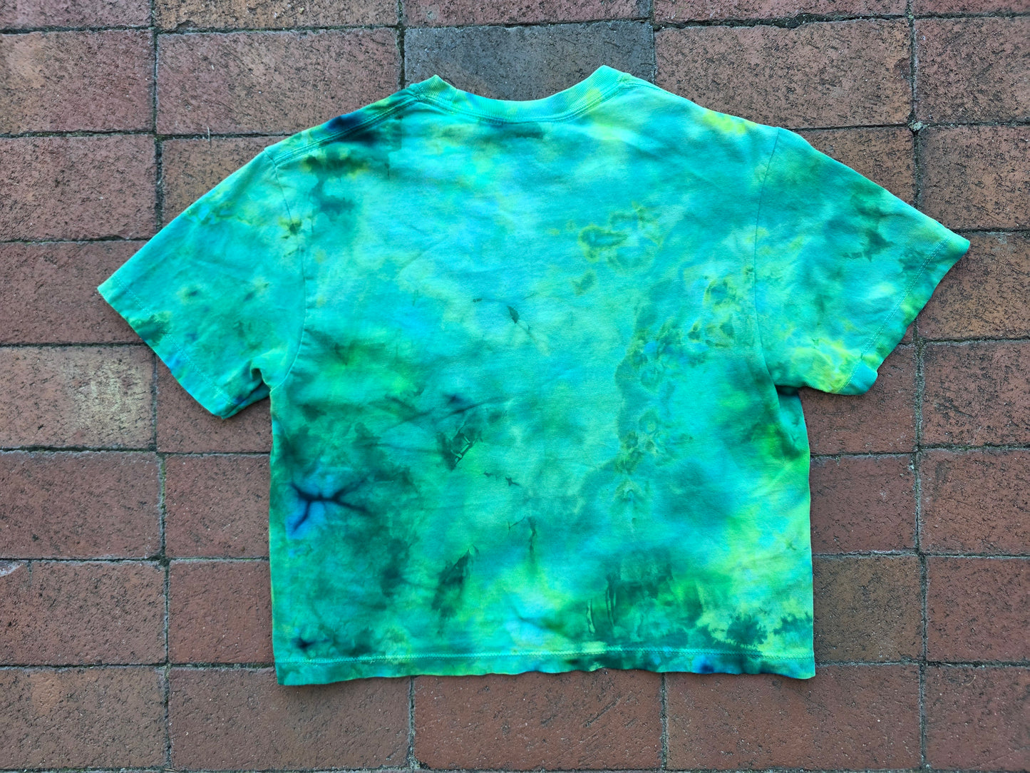 Small Tie Dyed Nonagon Boobies Crop