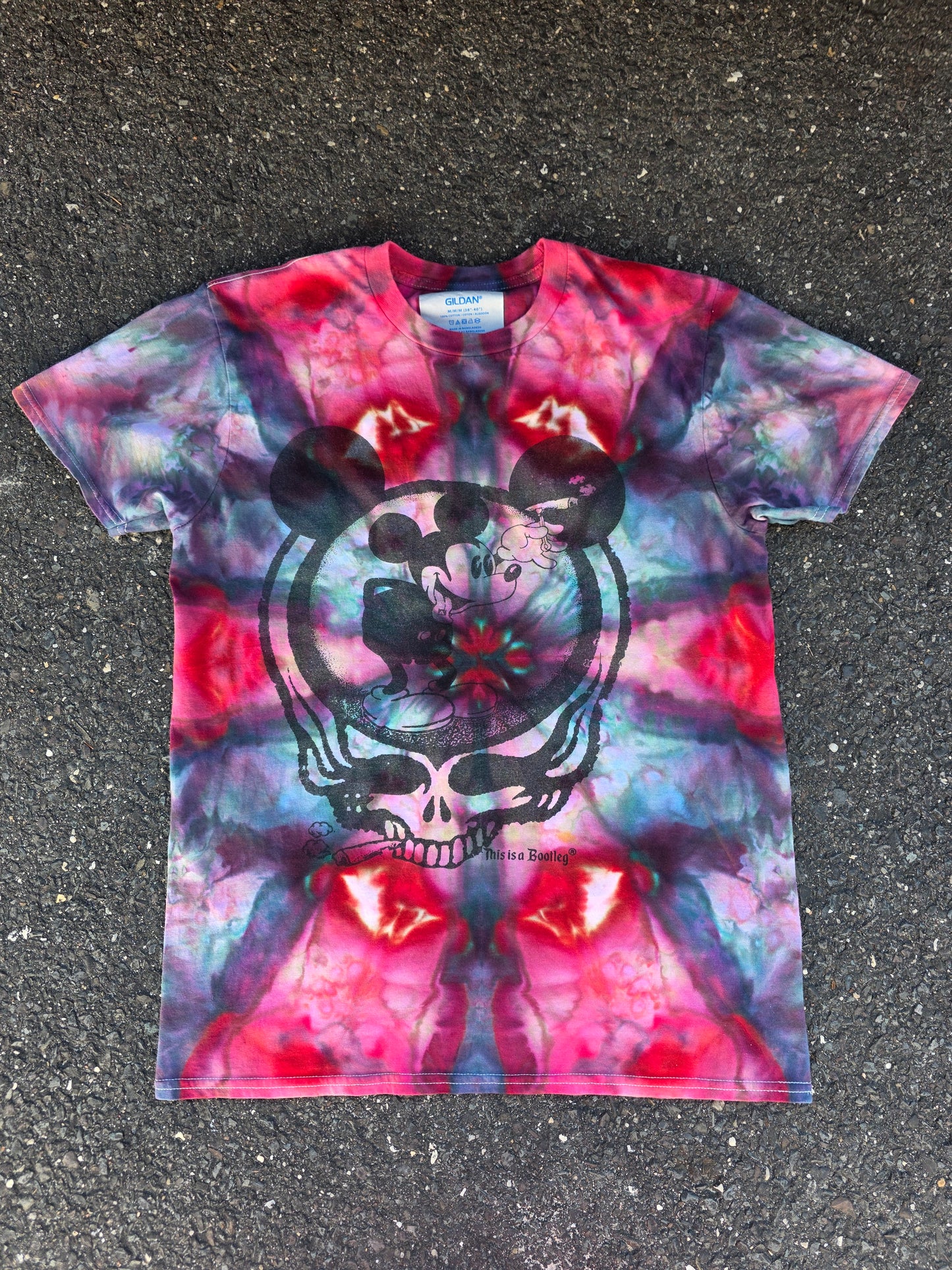 Medium SnakebootzVTG Upcycled Gildan tee