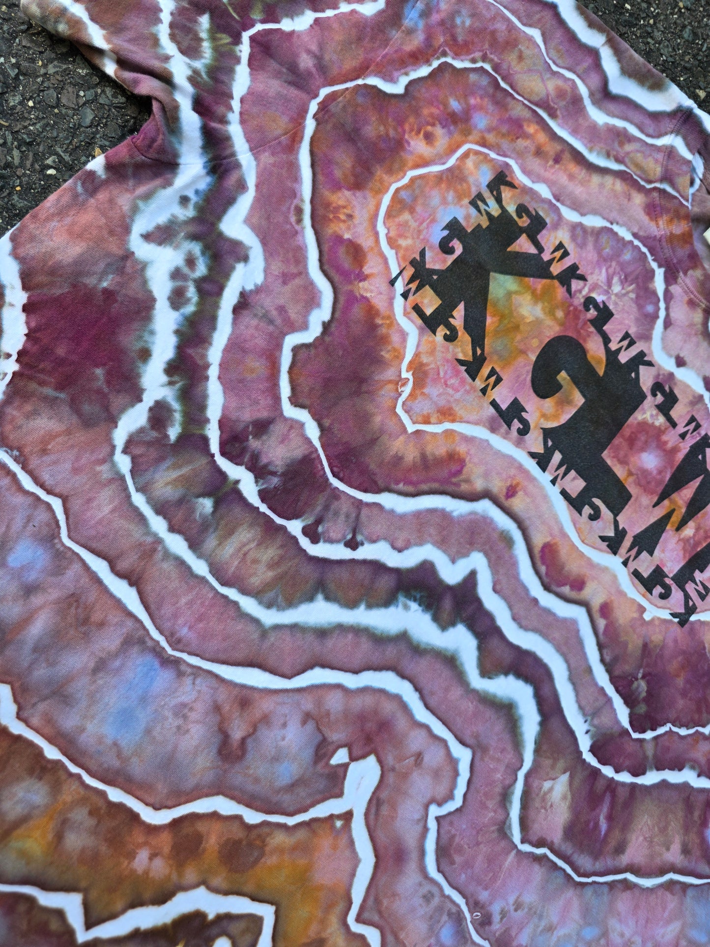 2X KGLW Font geode dyed tee