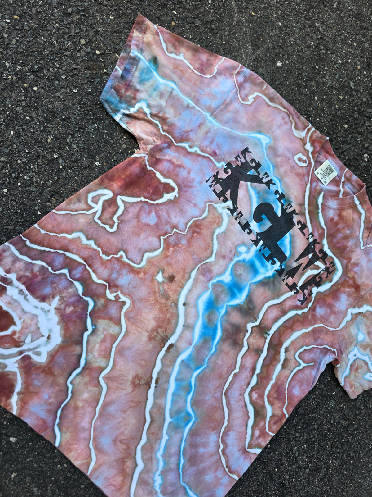 XL KGLW Font Geode Dyed tee