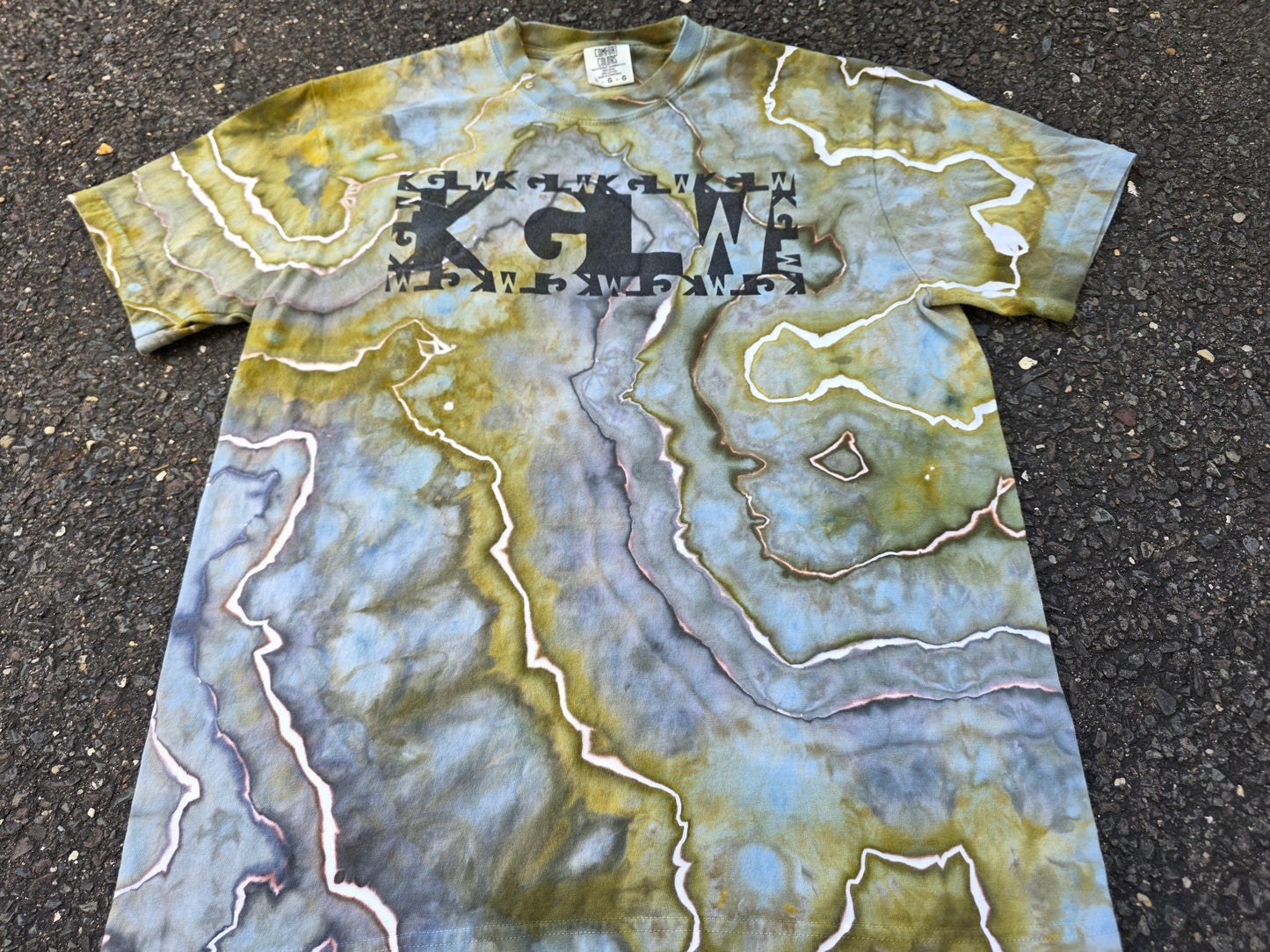 Large KGLW Font Geode Dyed tee