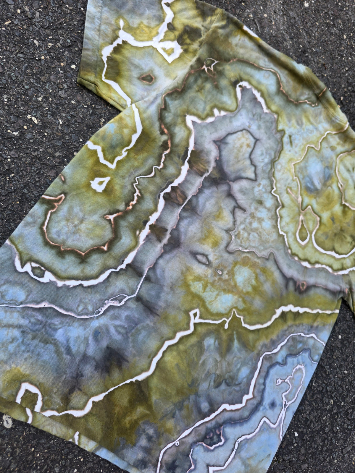 Large KGLW Font Geode Dyed tee