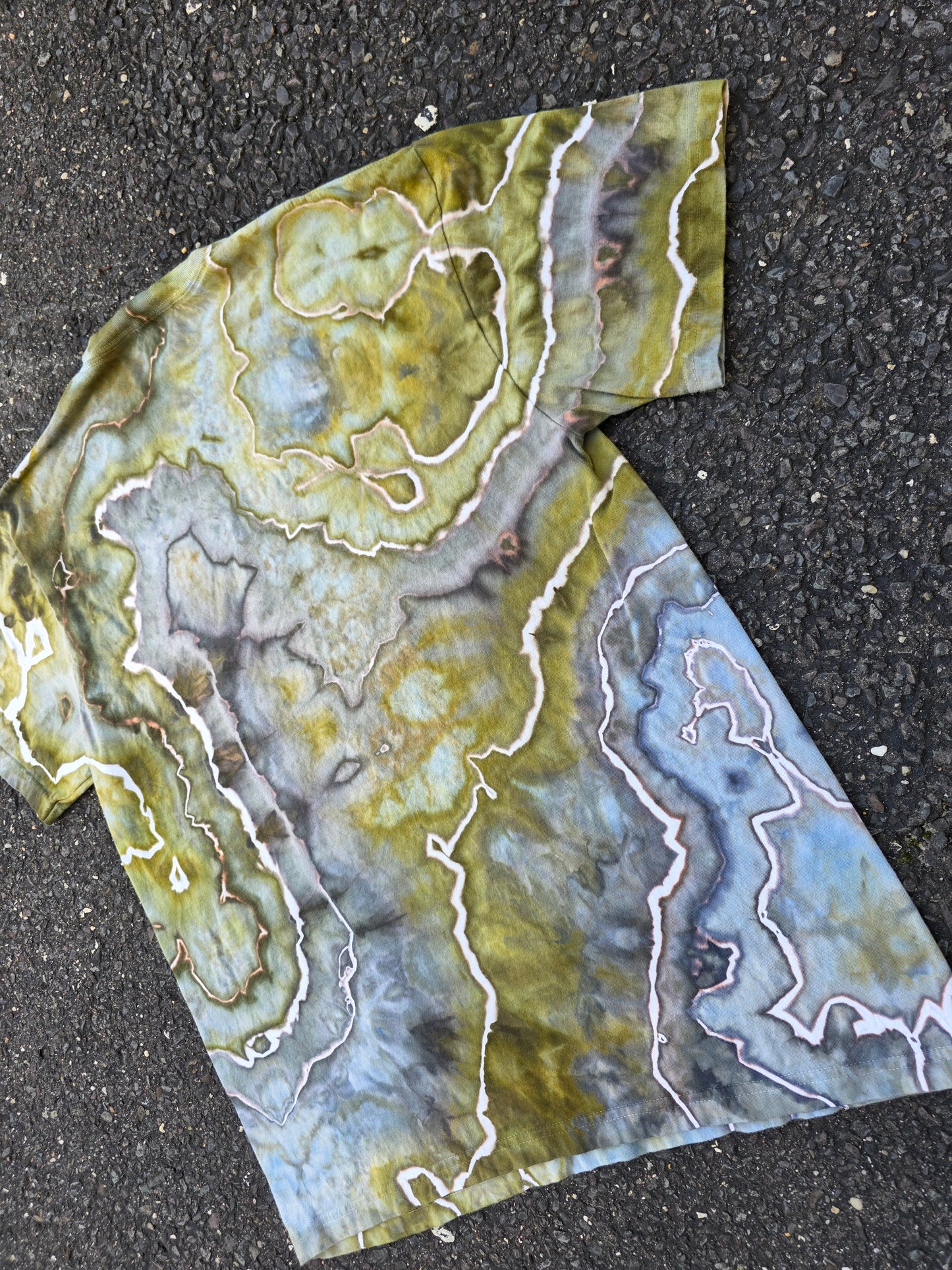 Large KGLW Font Geode Dyed tee