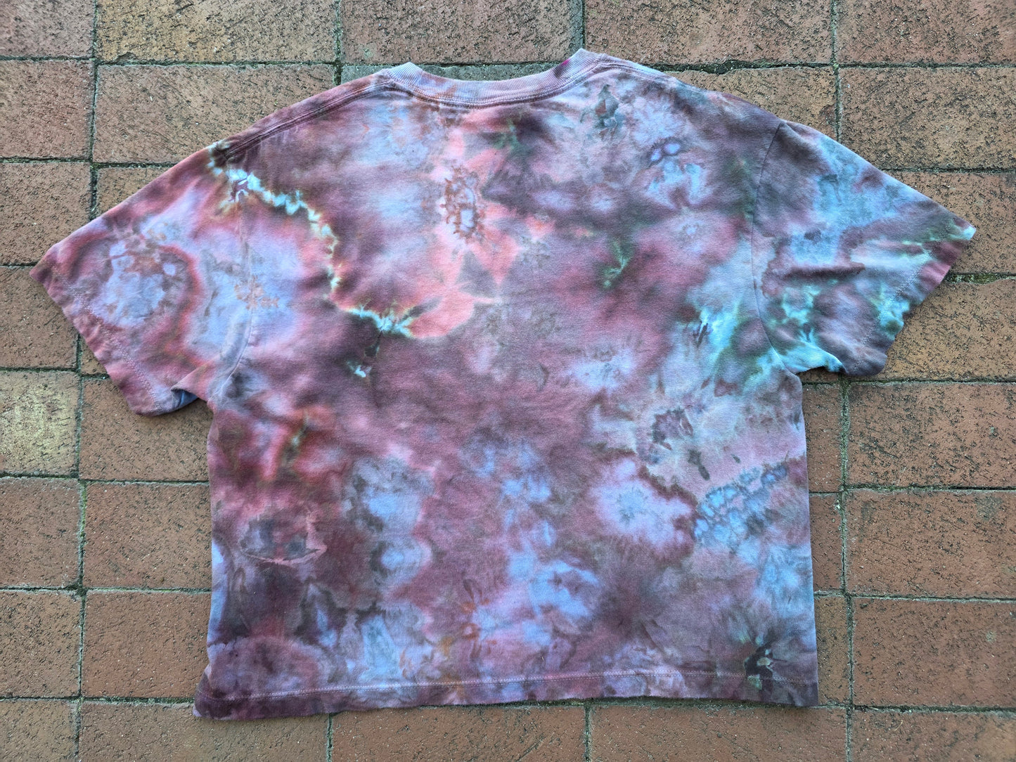 Medium Tie Dyed Nonagon Boobies Crop