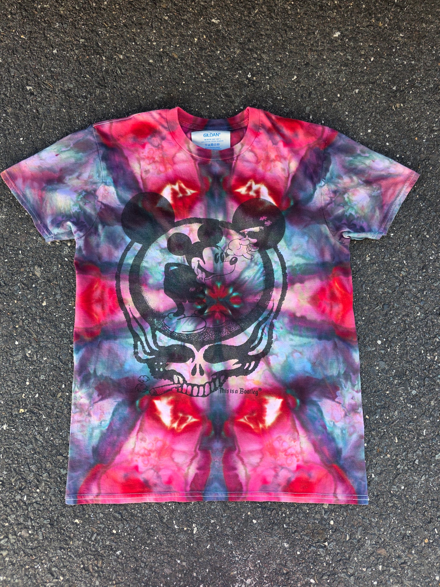 Medium SnakebootzVTG Upcycled Gildan tee