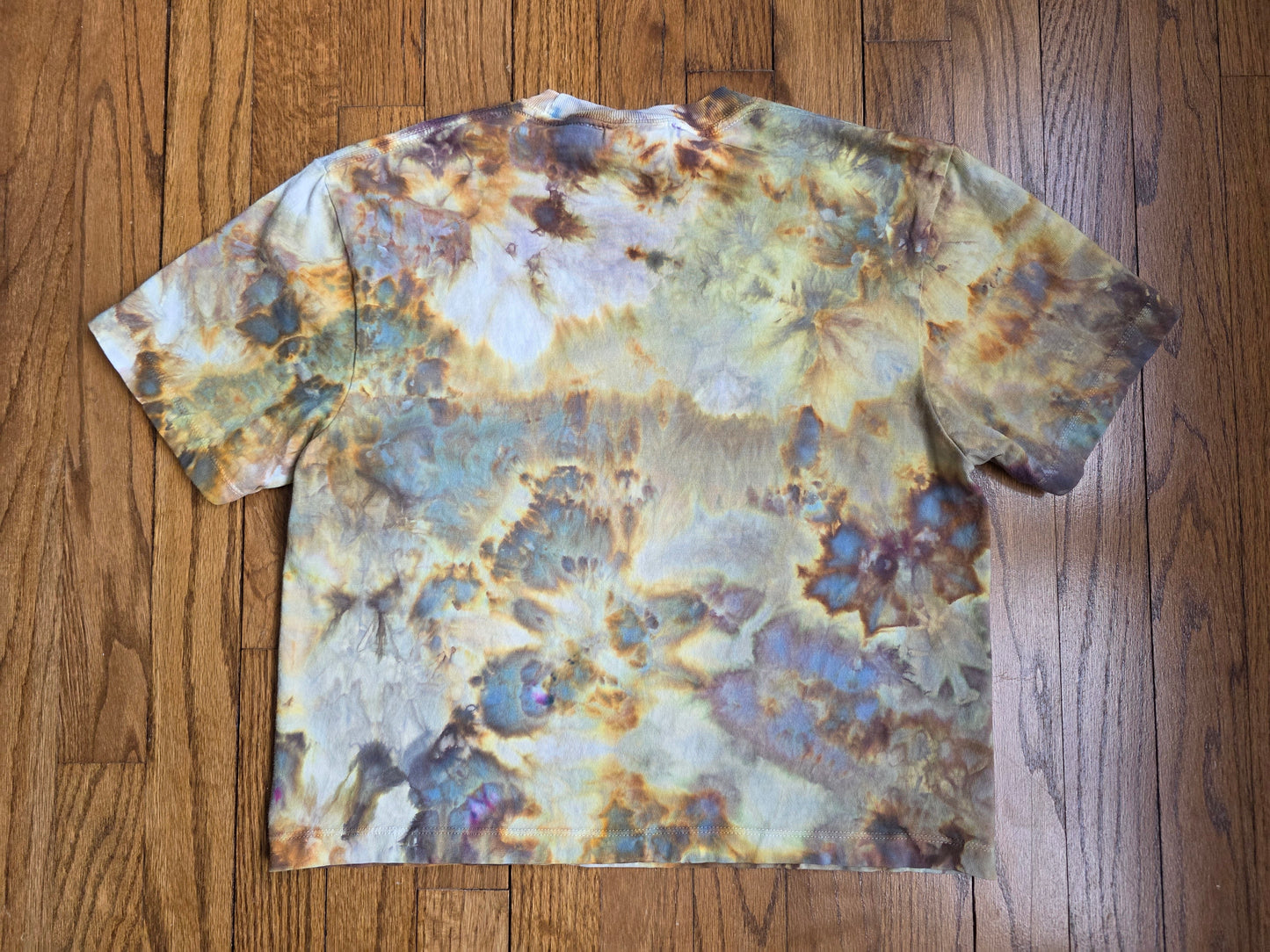 Women's Small Ice Dyed Cropped tee