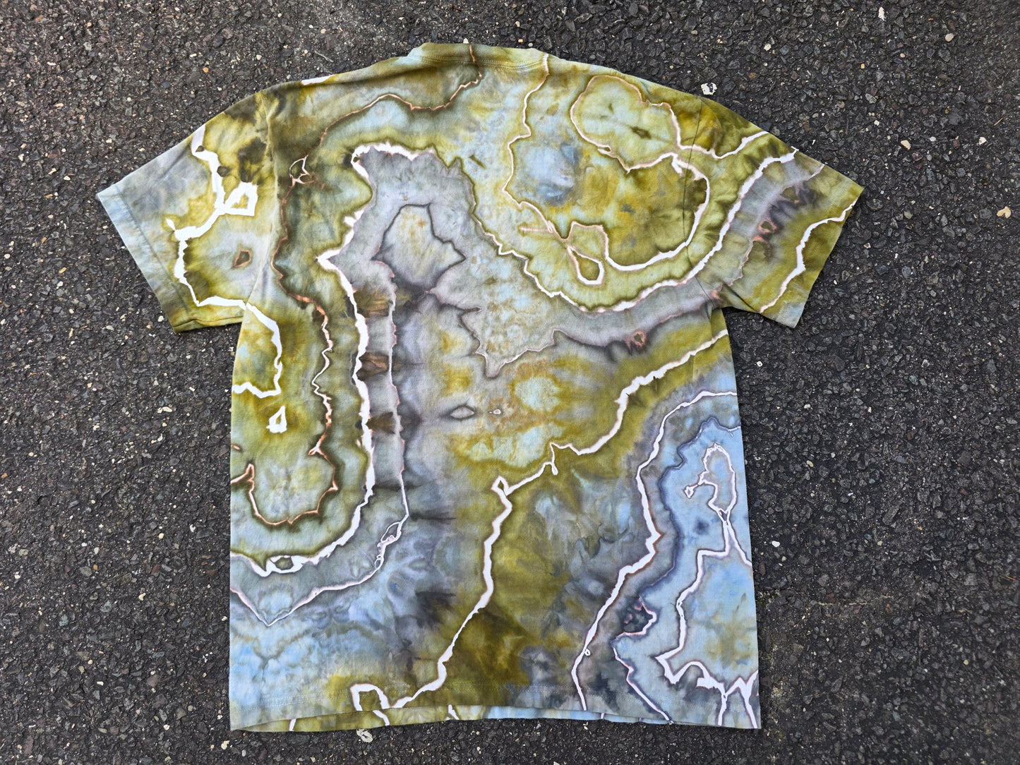 Large KGLW Font Geode Dyed tee
