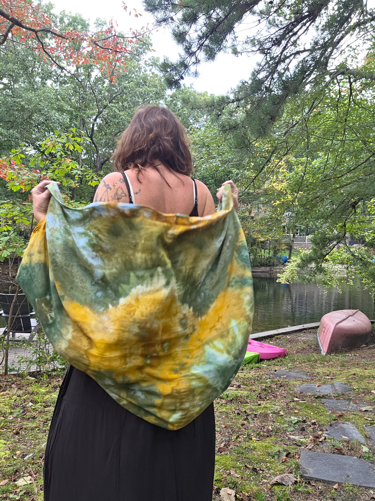 Autumn Days Geode Shawl in green/gold (one size)